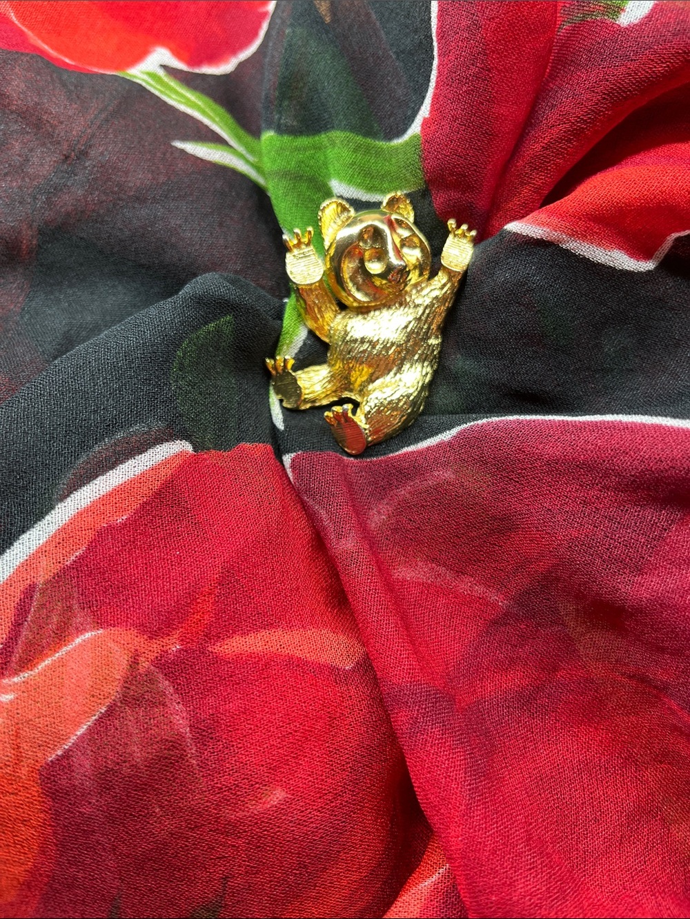 Gold tone bear scarf clip - Picture 4 of 5